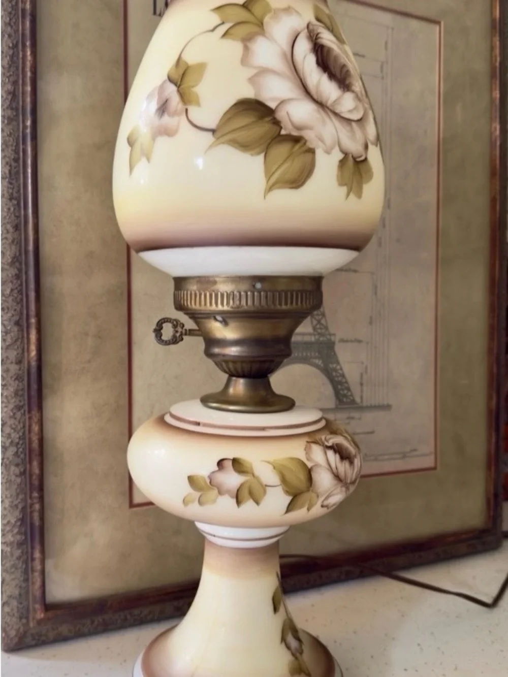VTG Gone With The Wind  Floral Glass Table Lamp in Cream, Gold and Brown